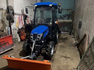 Santa zavítal aj do mesta Medzilaborce. 🎅🏻 Solis GT 26 9+9 s kabínou, prednou radlicou a zametačom. 😱 Zimná udržať môže...